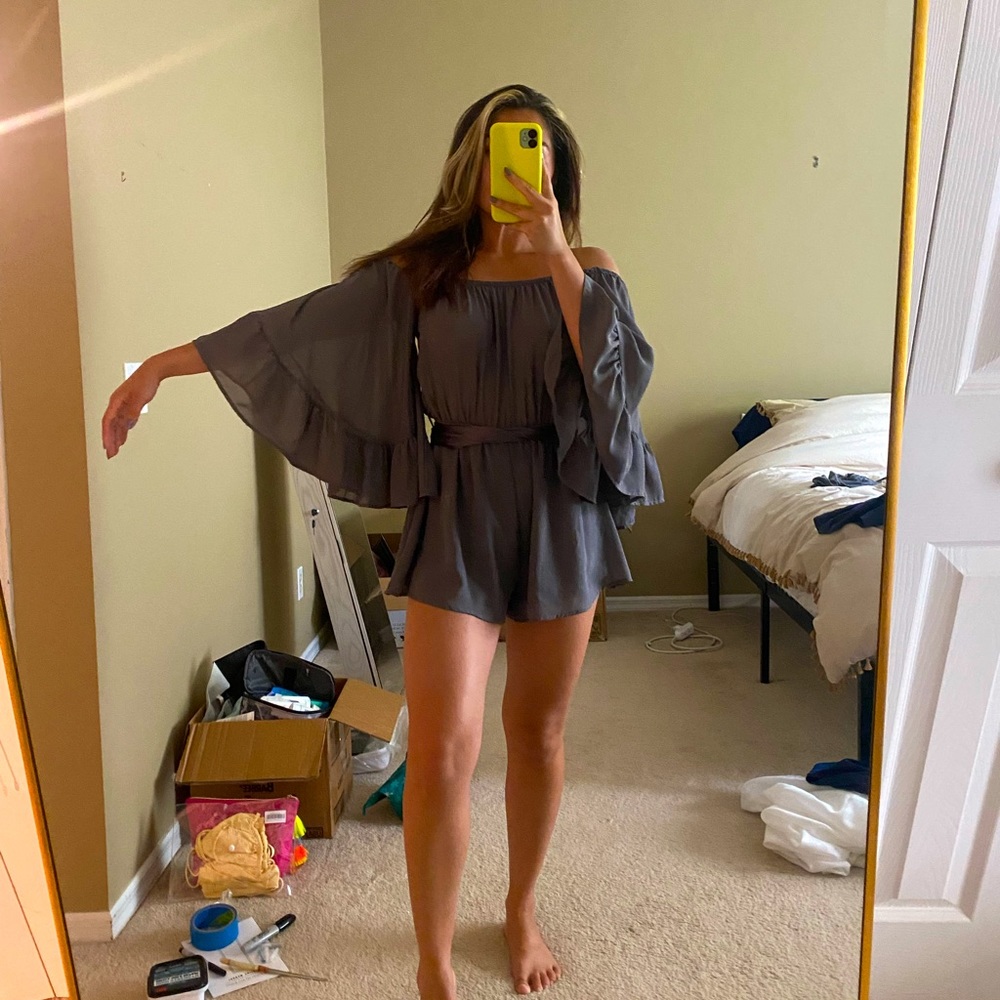 Lucy in the sky - Grey romper